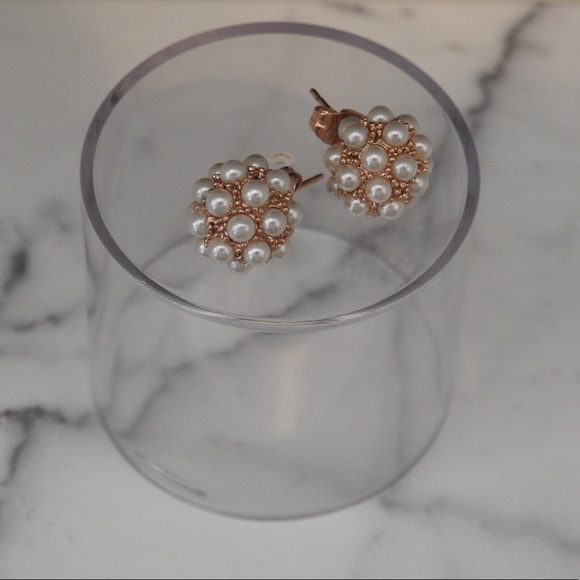Pearl Cluster Earrings - Picture 2 of 3